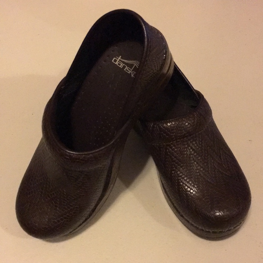 Brown woven-look leather Dansko Shoes Size 37 6.5 7